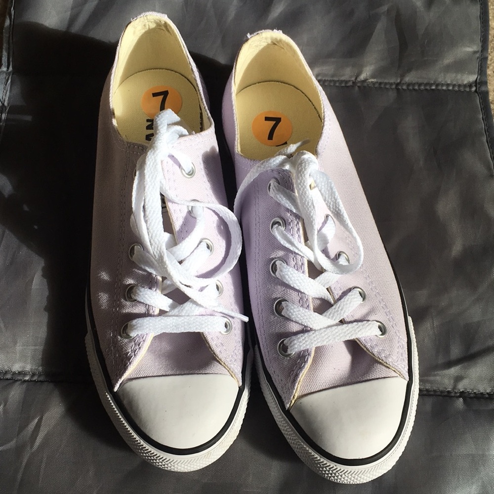 NWT Lilac purple Converse All Stars shoes